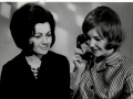 tv_napovedovalki_kristina_remkar_in_jana_ede